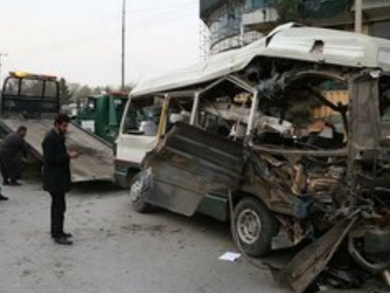По меньшей мере три человека погибло при взрыве автобуса с госслужащими в Кабуле